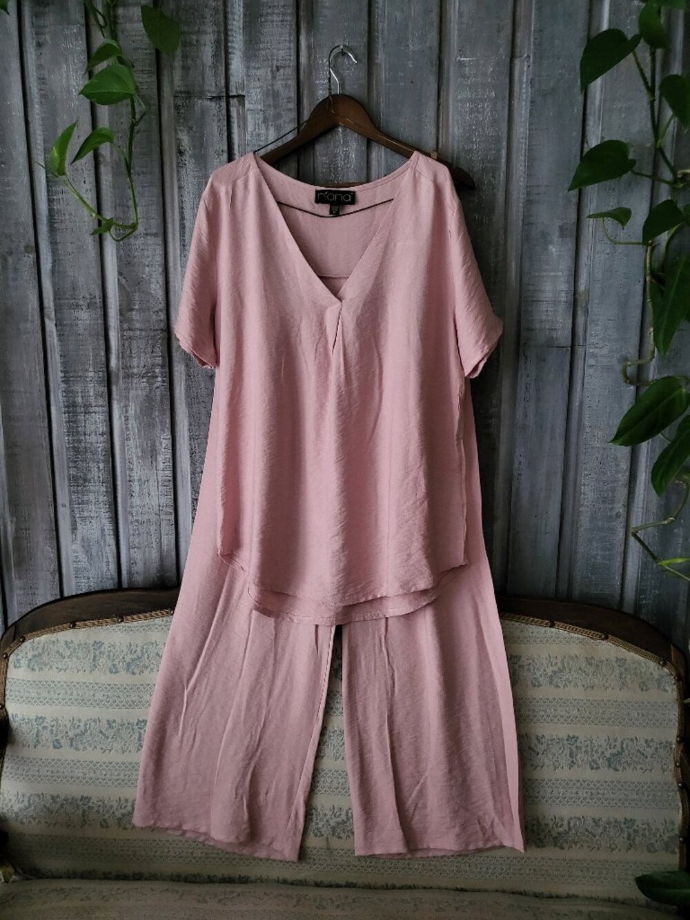 NWOT Dusty Pink Two Piece Set V-Neck Pleated Top Wide Leg Pants M